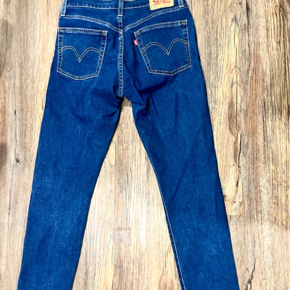 501 ladies Levi’s - Picture 2 of 6